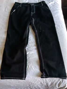 Black Wide-Leg Jeans with Contrast Stitching